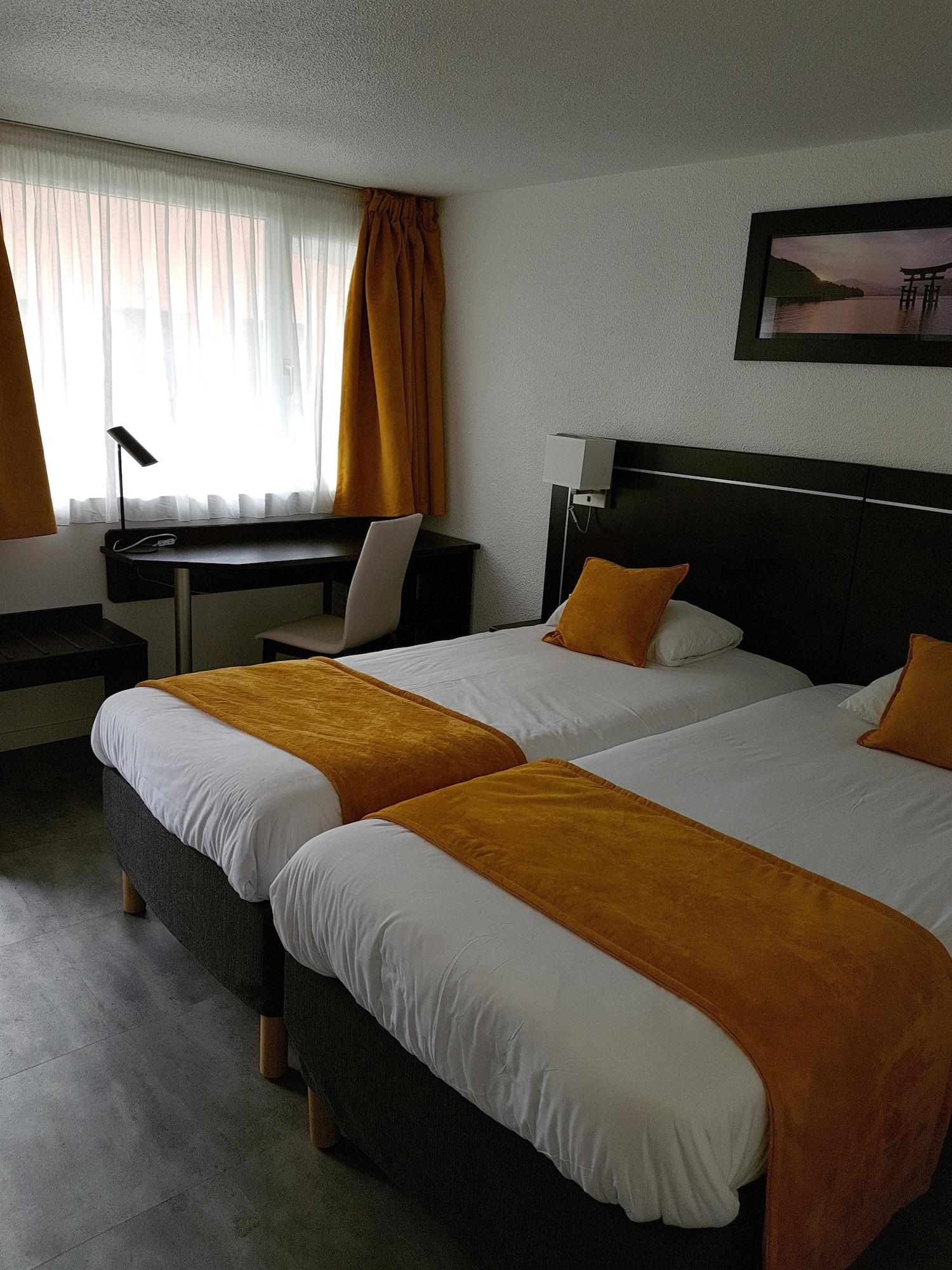 กีริอ๊าด ลีล เอสต์ อ็อง โฮเต็ล Hotel Hem ภายนอก รูปภาพ