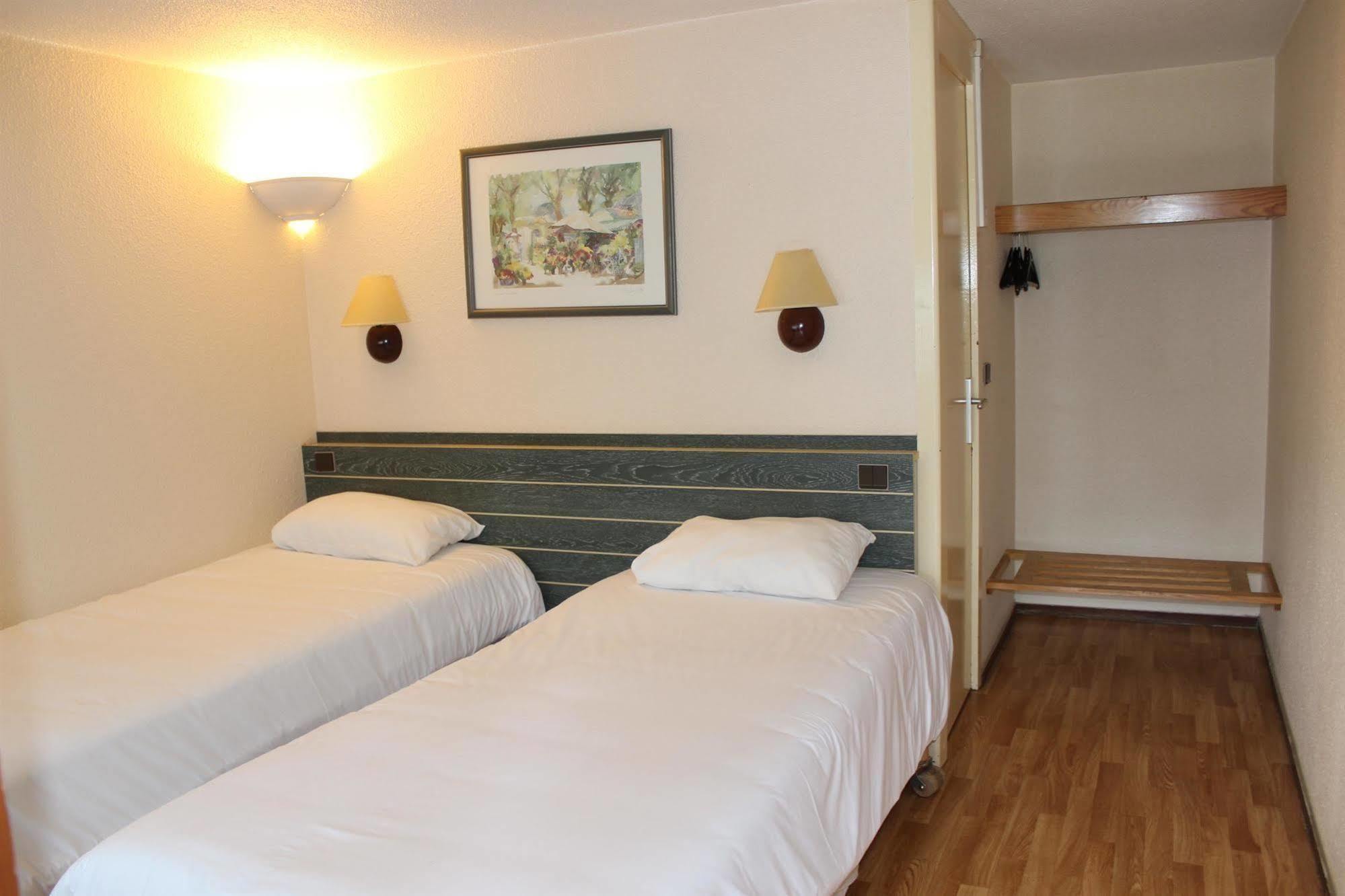 กีริอ๊าด ลีล เอสต์ อ็อง โฮเต็ล Hotel Hem ภายนอก รูปภาพ